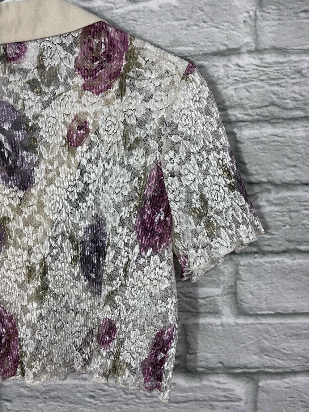 VTG 80’s 90’s Floral Sheer Lace Button Front Collared Lettuce Hem Crop Top - 8P - Picture 15 of 16